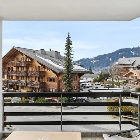 Triplex In Centre With Parking - Totally Renovated شقة