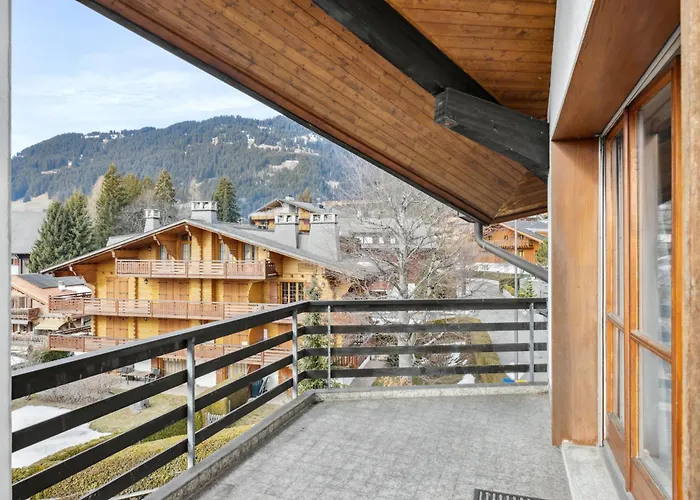 Triplex In Centre With Parking - Totally Renovated *