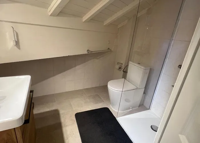 Triplex In Centre With Parking - Totally Renovated *